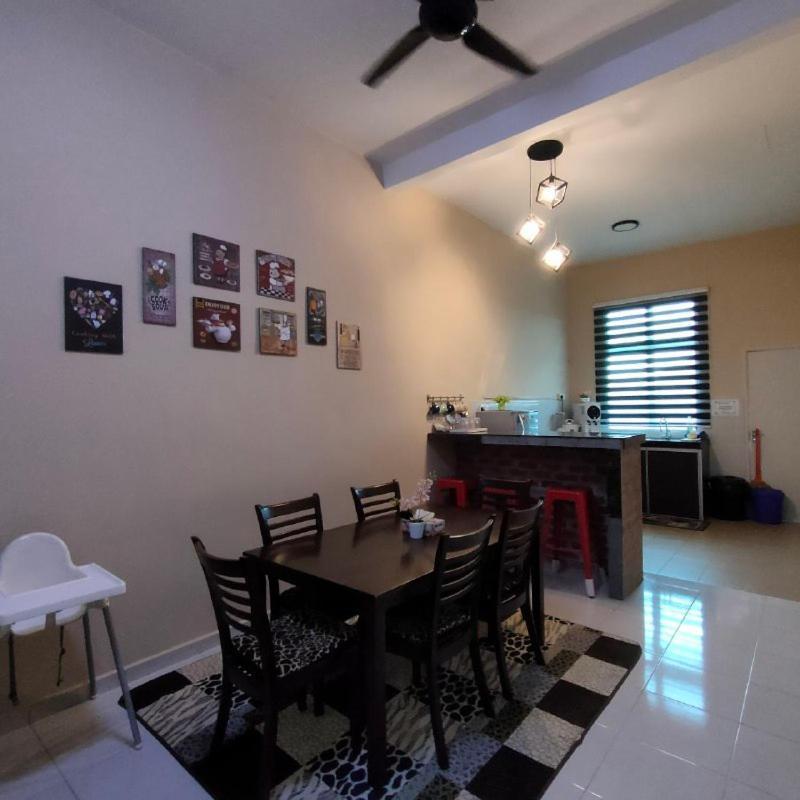 D'Q Putra Homestay Melaka Экстерьер фото